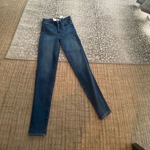 Brand new American eagle skinny jeans, high rise.
